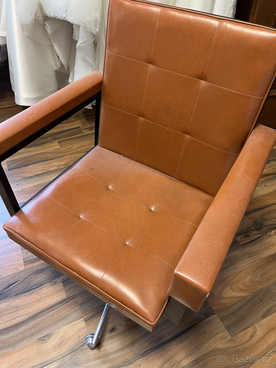 Houpaci křeslo / židle na kolečkách