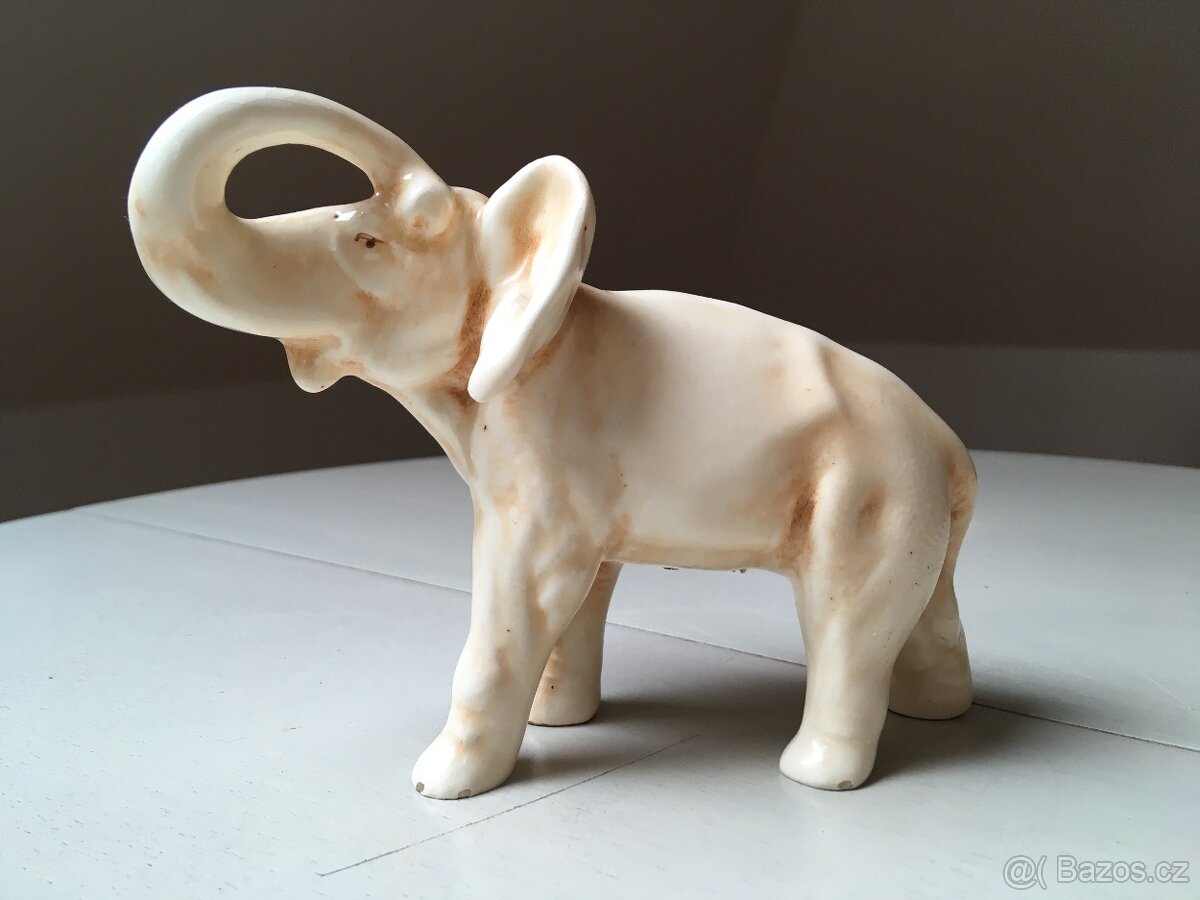 Porcelánový slon Royal Dux