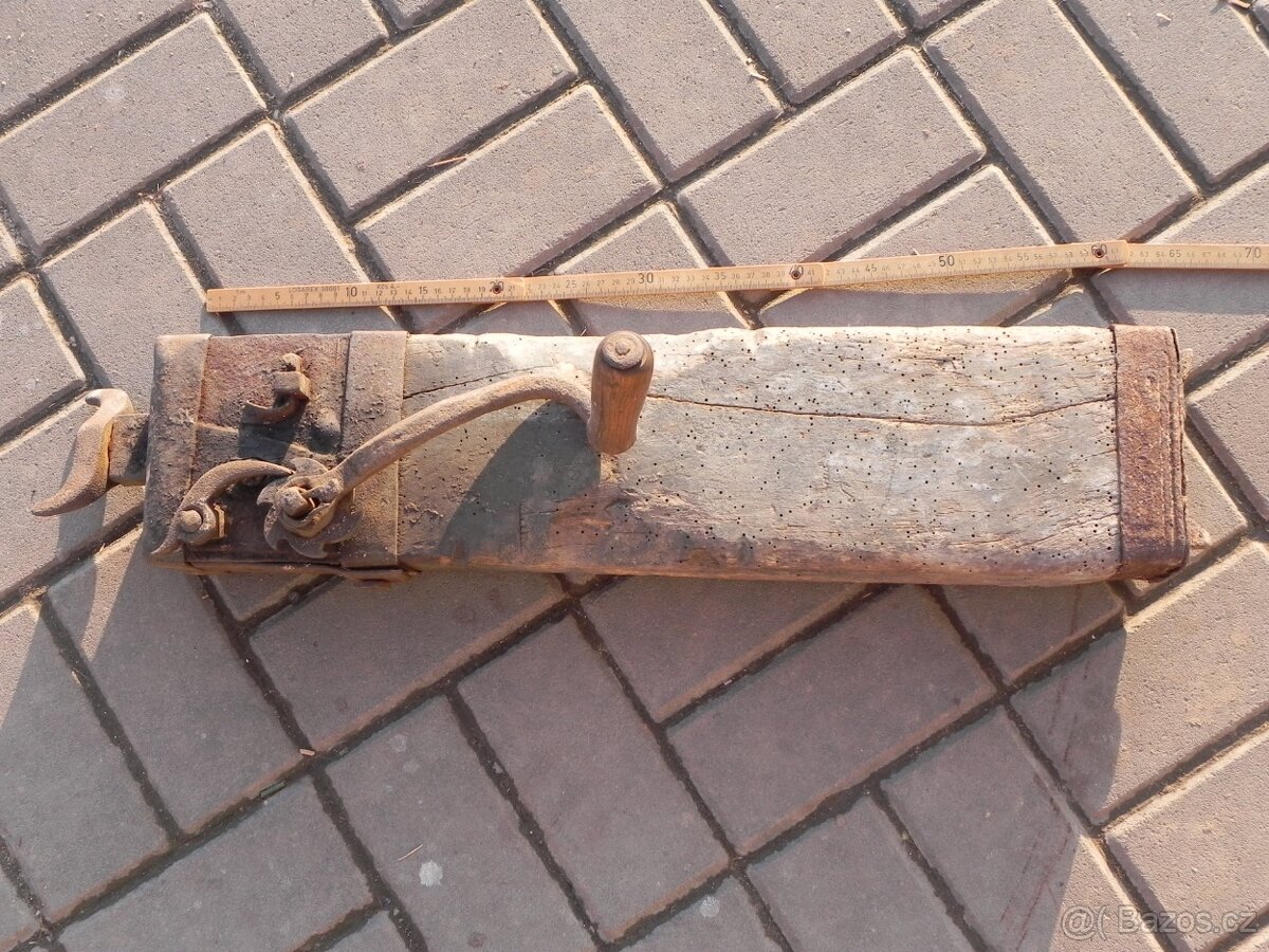 Starý dřevěný hever dřevo - kov