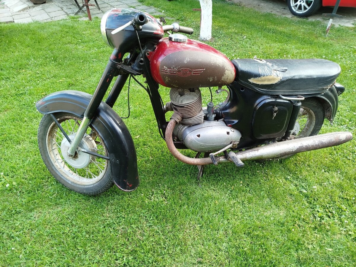 Jawa 250/353 kývačka