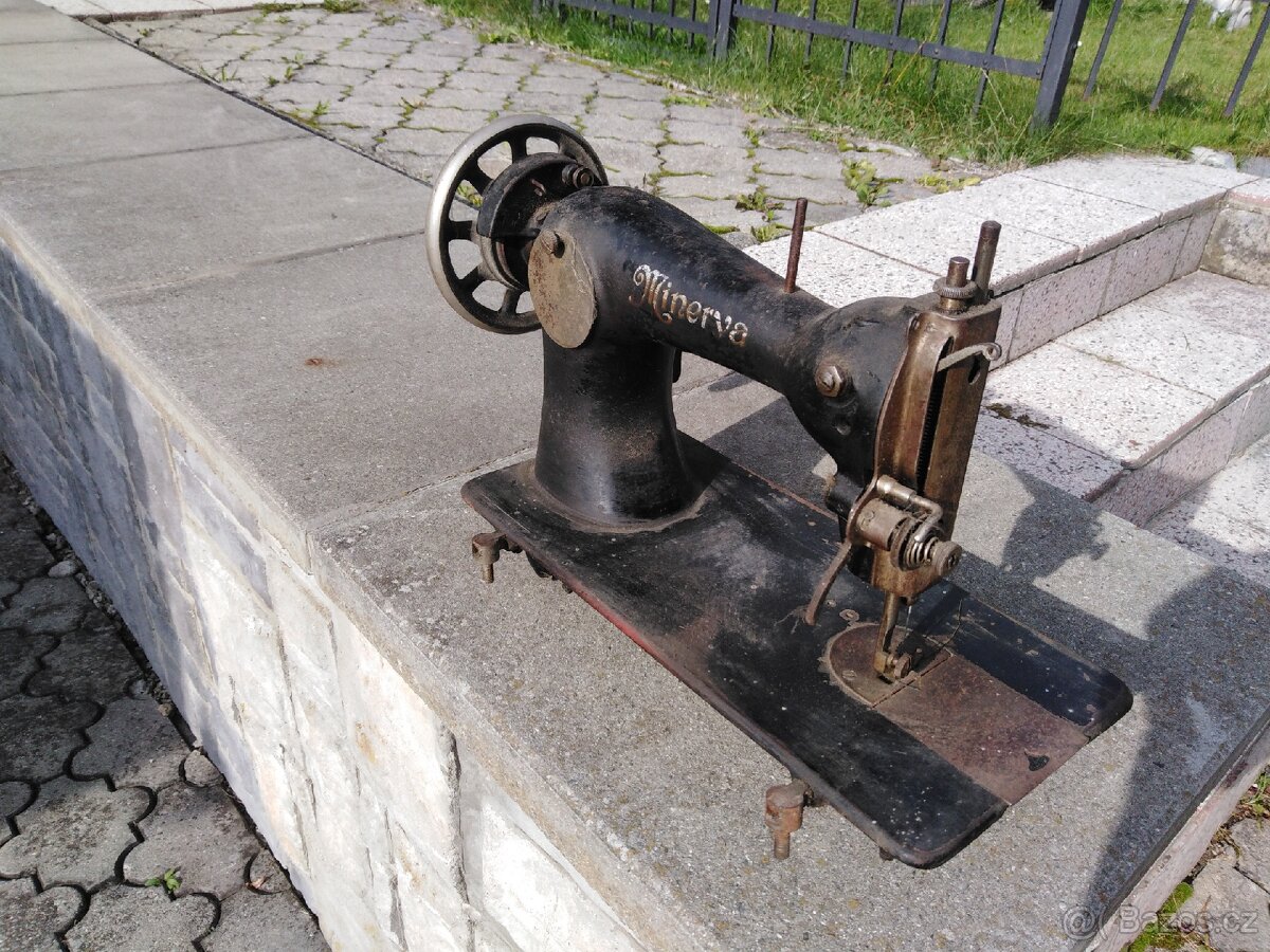 Šicí stroj Minerva