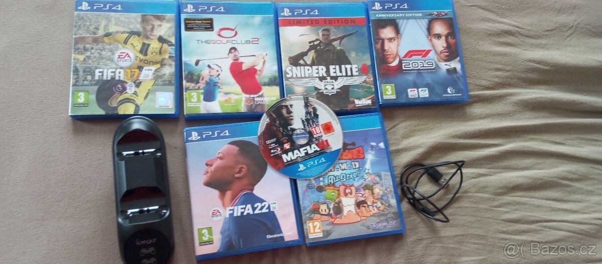 Nabíjecí na ps4stanice + kabel a 7 her na ps4