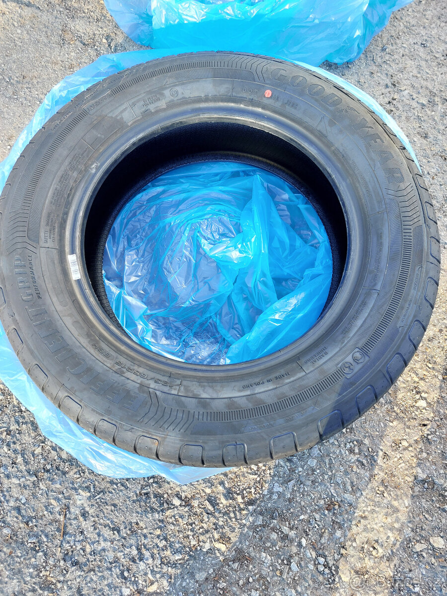 Nepoužité GoodYear Efficient Grip Performance 185/65 R15 88H