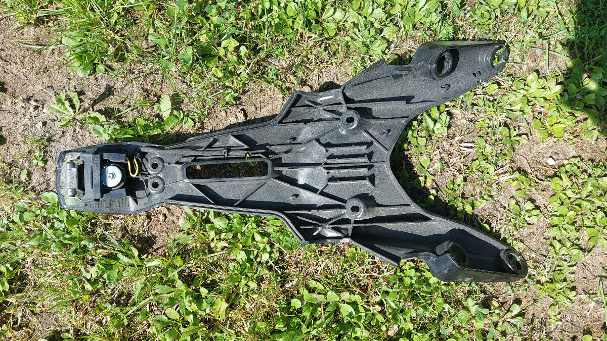 podsedlová část DUCATI