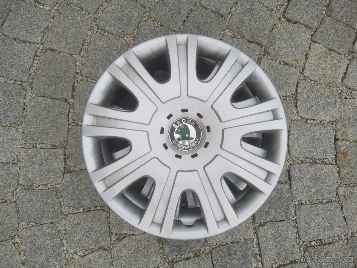 Poklice 15´´originál Škoda Octavia