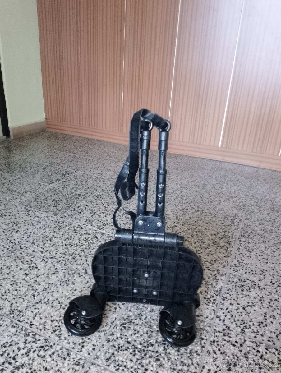 Připojovací sedátko za kočárek