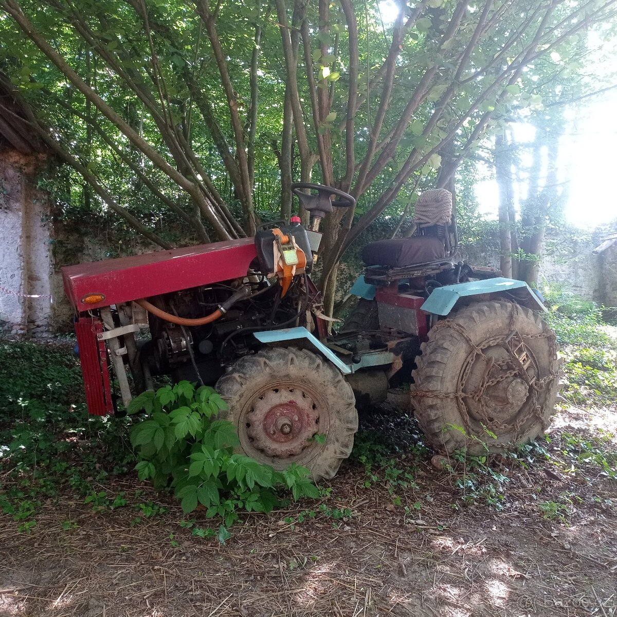 Daruji traktor za cenu šrotu - v rezervaci