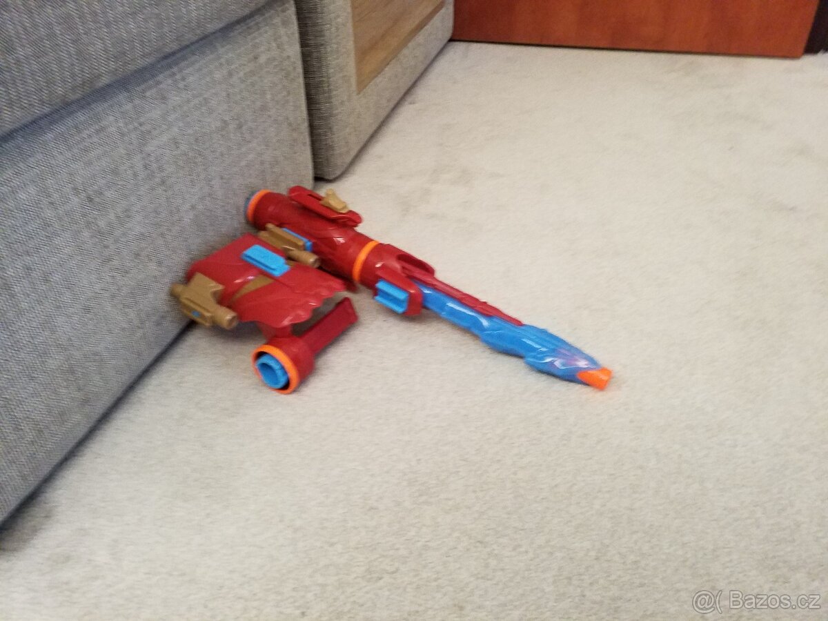 NERF Avengers na ruku - pistole