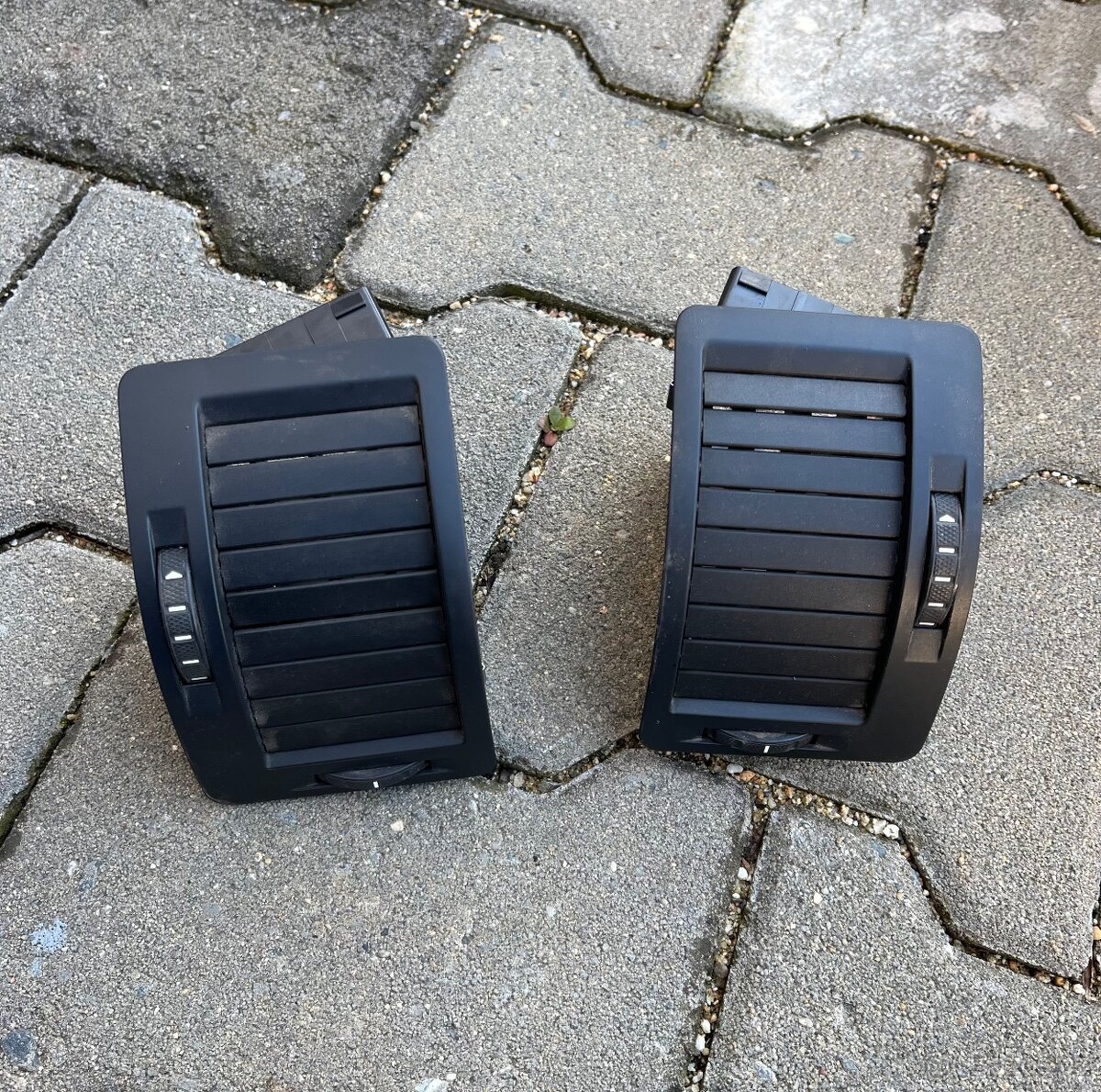 Levý, pravý výdech topení Škoda Octavia 2