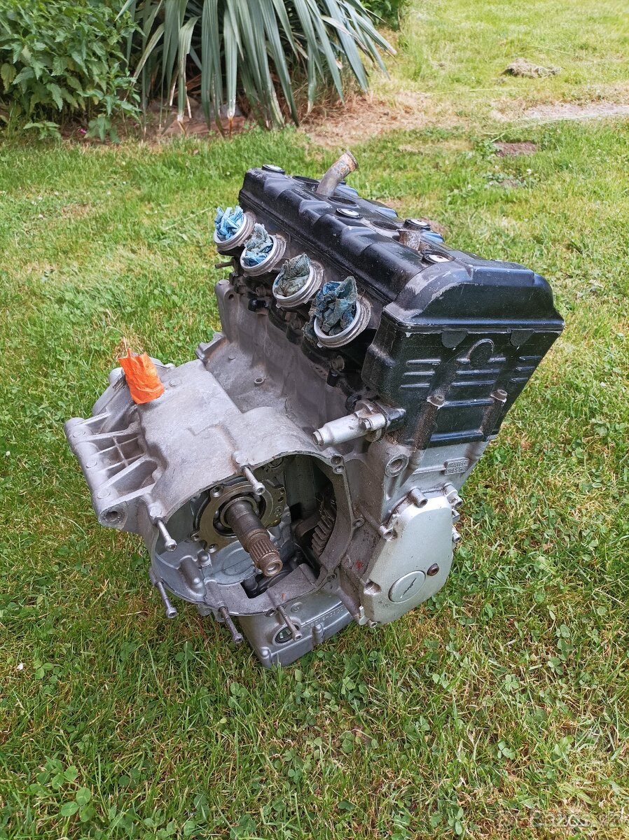 Motor Yamaha yzf R1