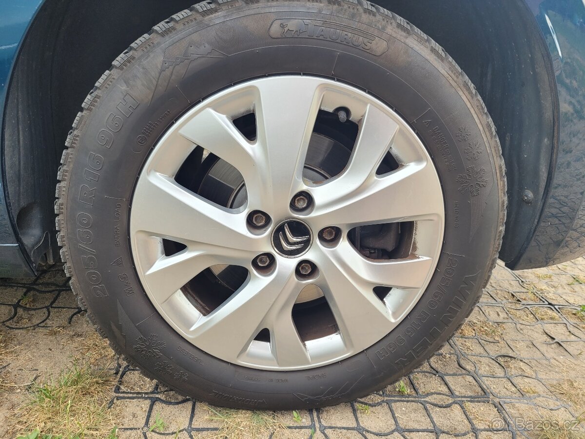 Zimní pneu 205/60 R16