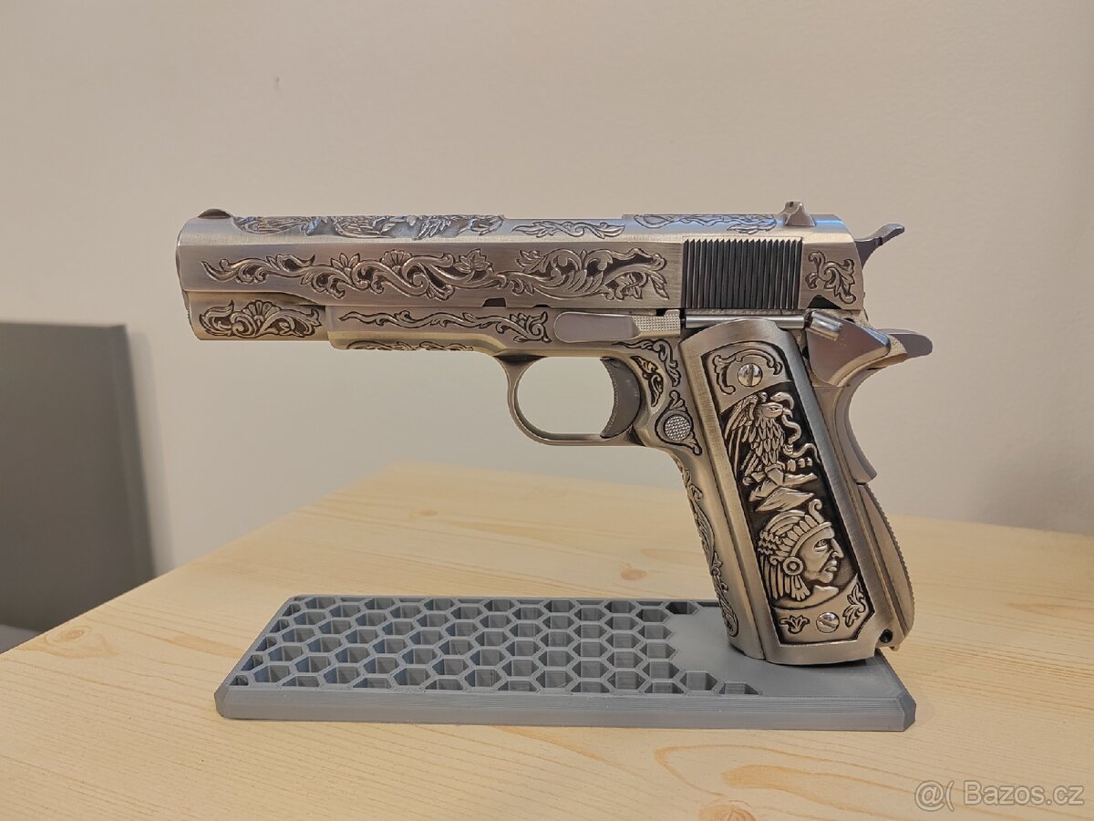 M1911 Zdobená