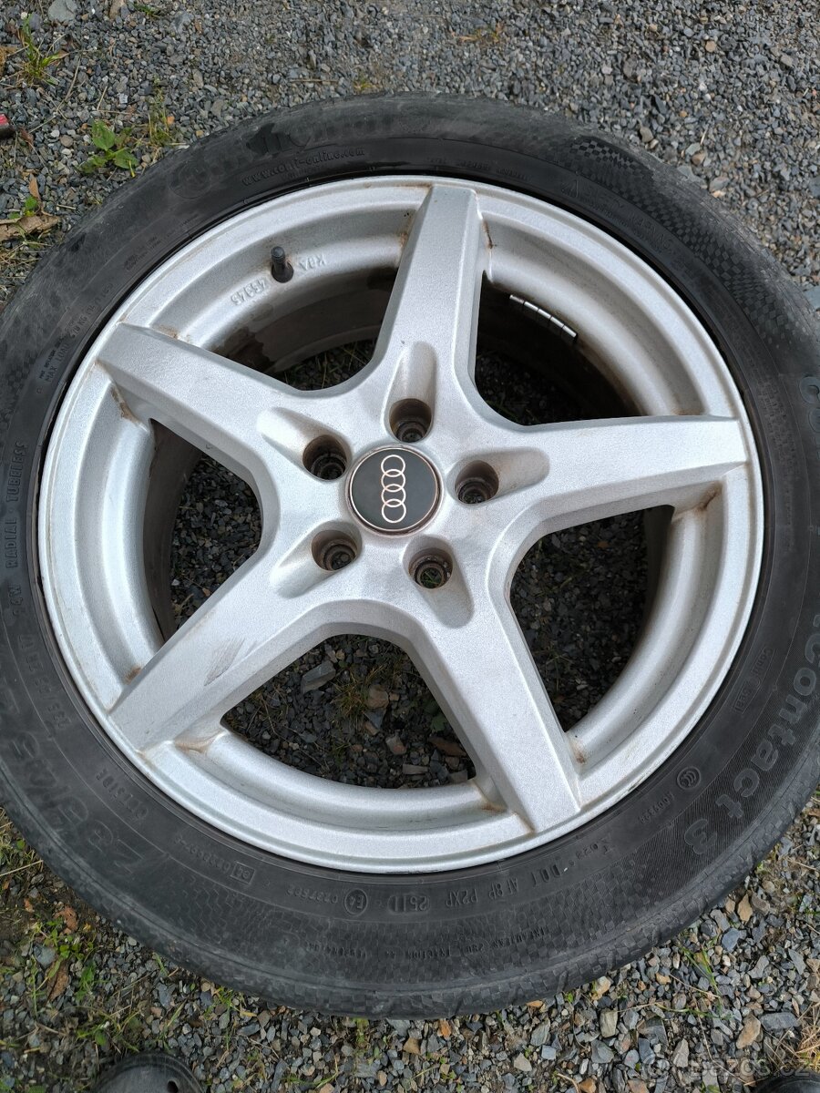 Sada elektronů z Audi quattro