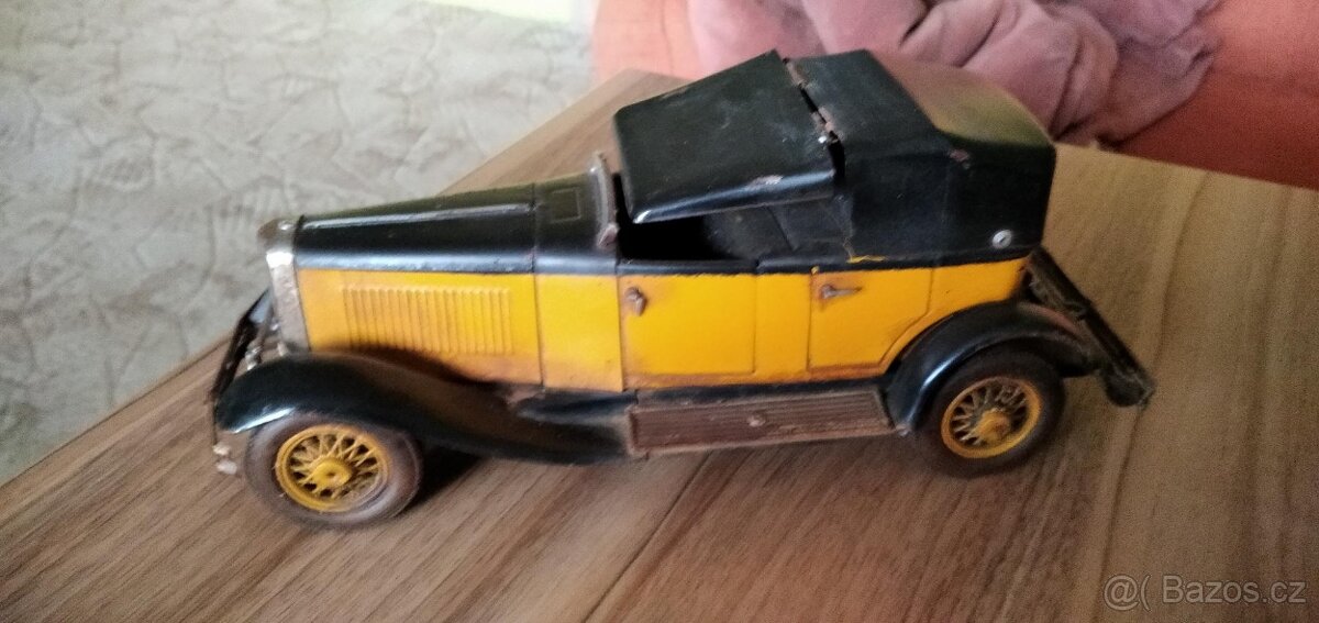 Retro staré plechové auto ZDARMA REZERVACE