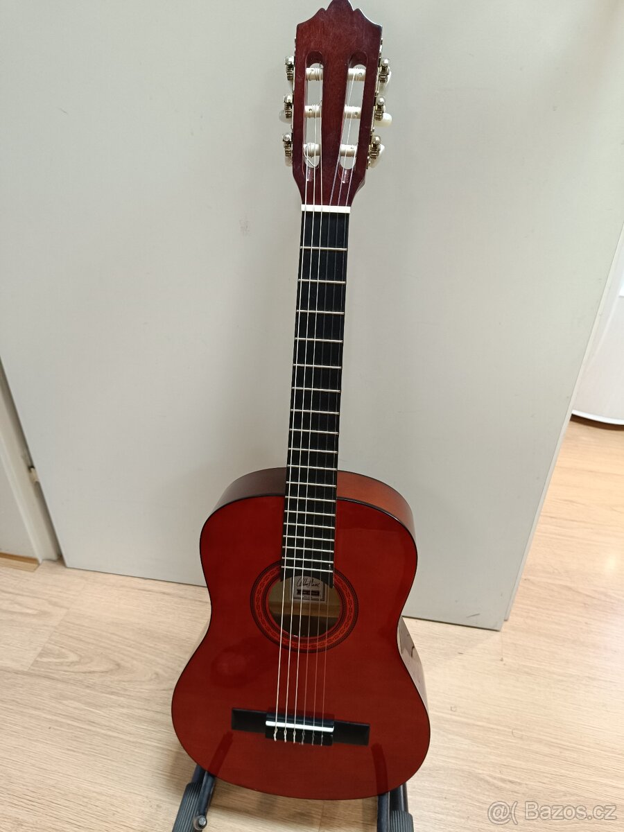 Prodám 1/2 klasickou kytaru + povlak- Kyjov