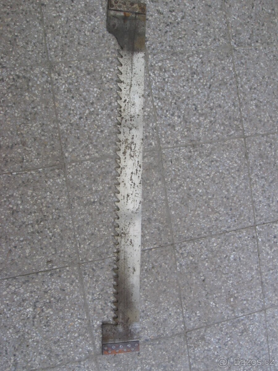 starší pila do stroje