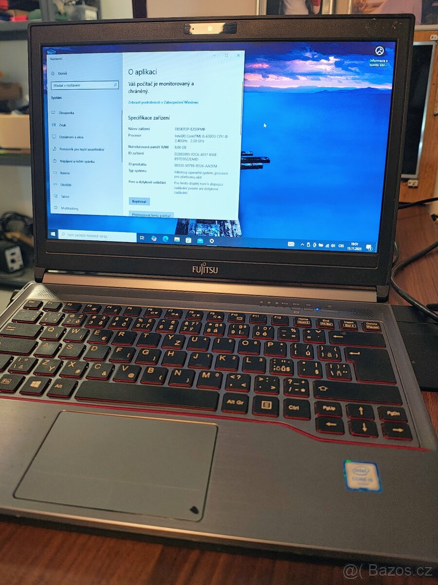 Fujitsu Intel Core i5, 8GB RAM, 500GB disk, dok. stanice