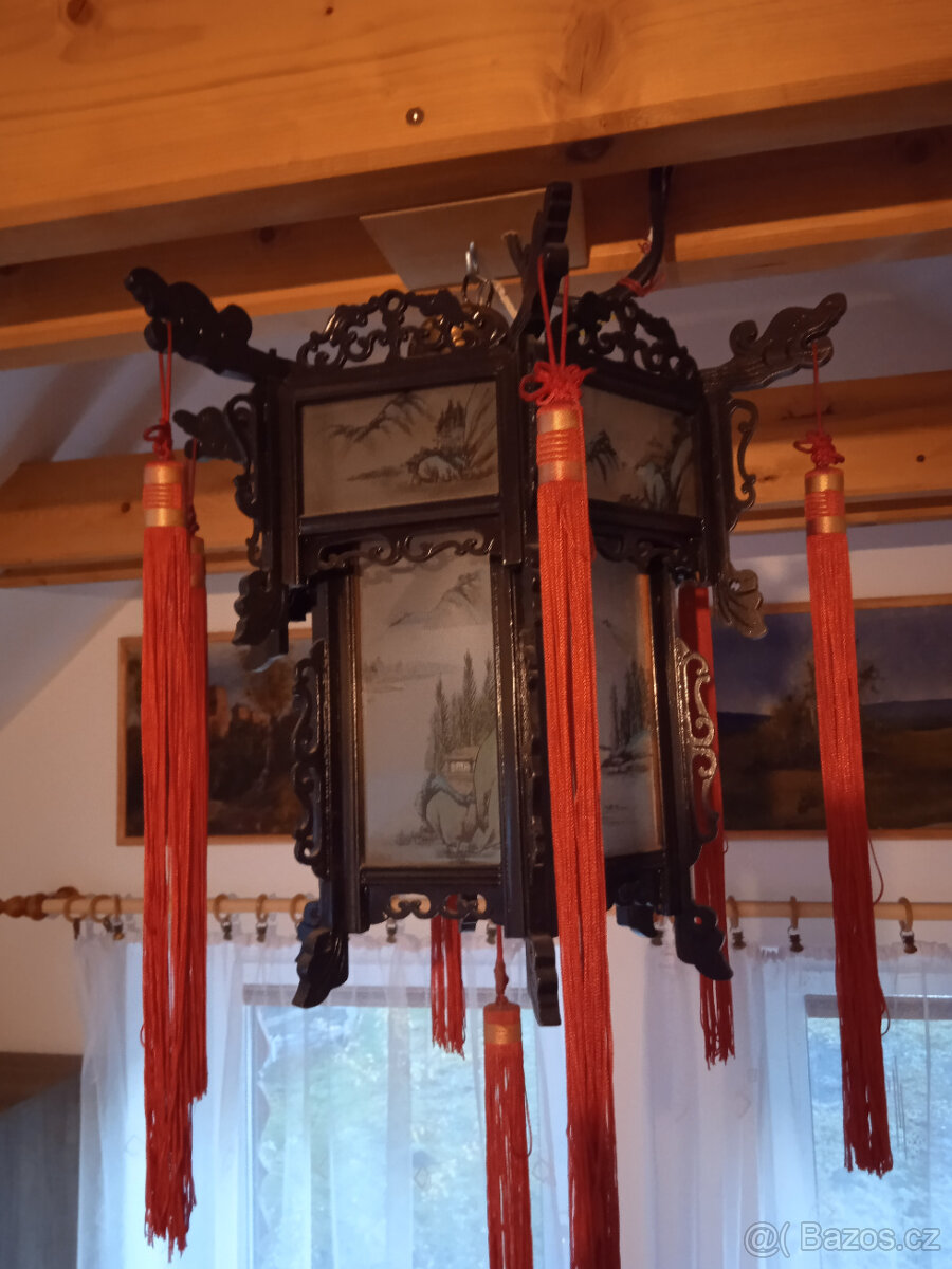 Prodám levně ručně malovaný čínský lustr