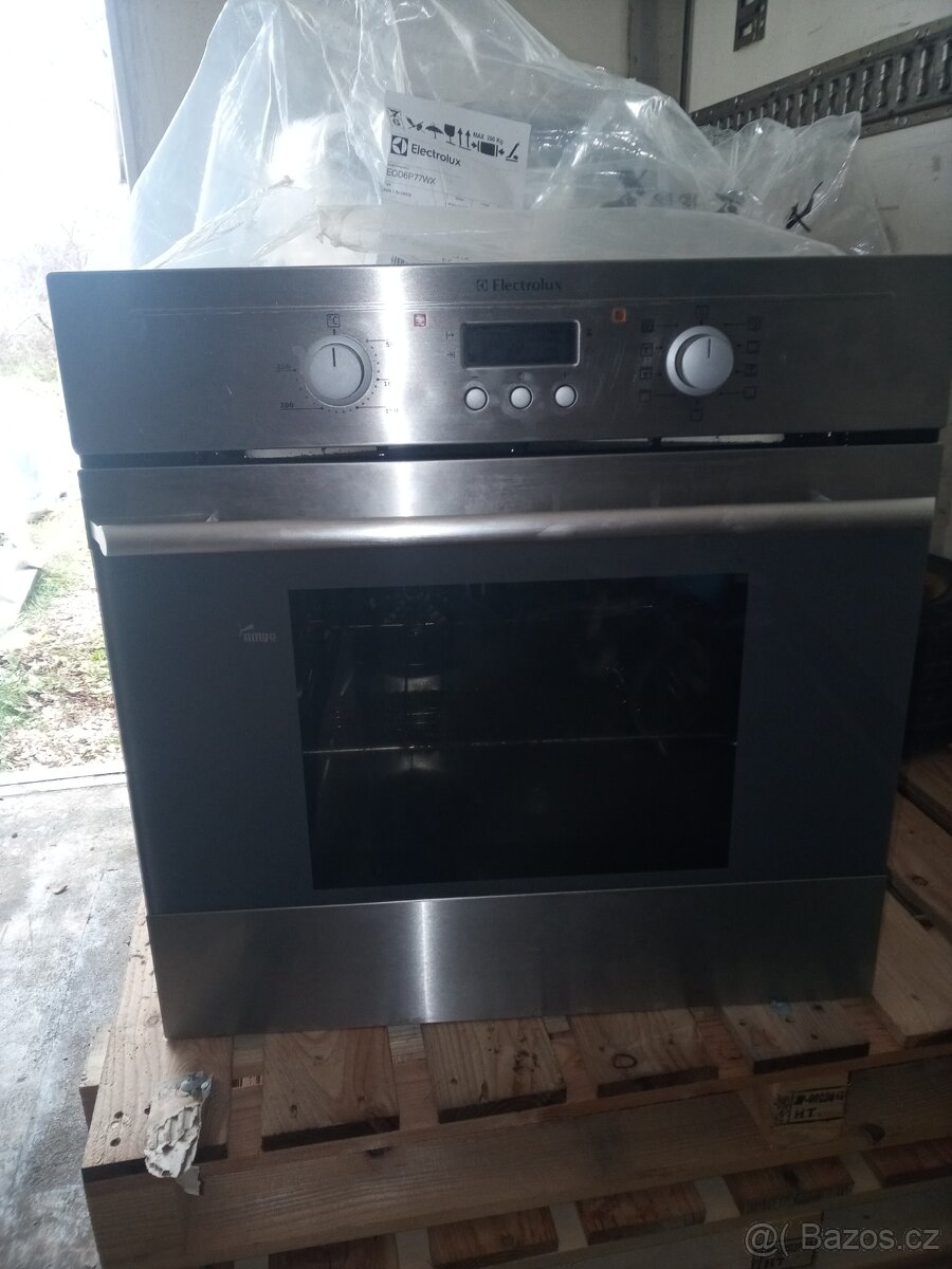 PRODÁM VESTAVĚNOU TROUBU ELEKTROLUX