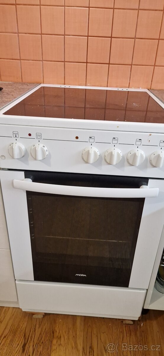 Sporák Mora sklokeramika 380V