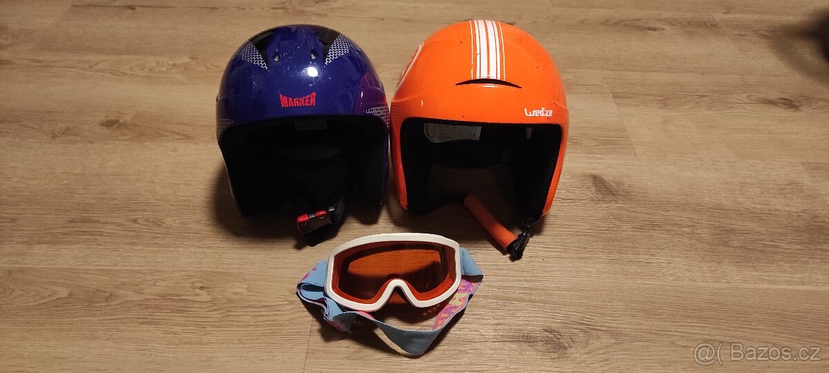 Lyžařská přilba a brýle