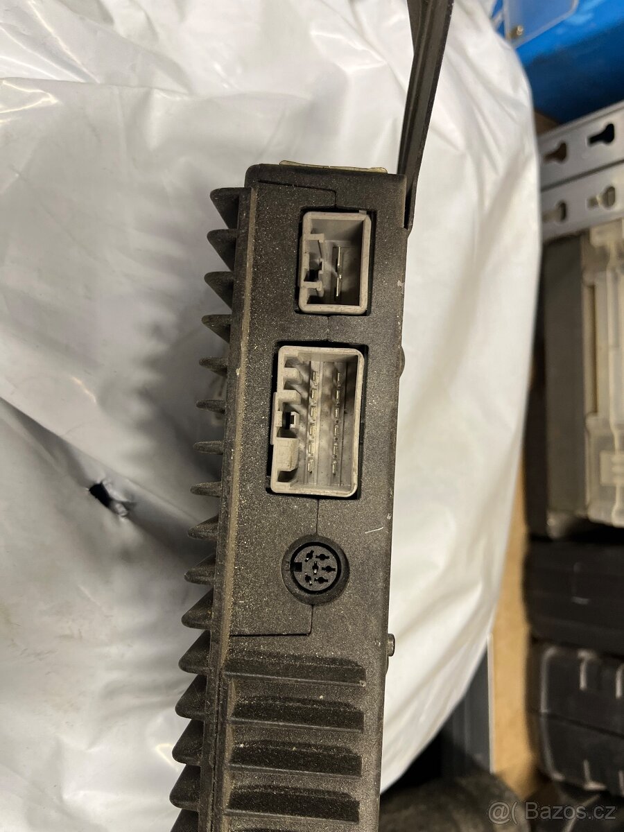 Zesilovač Volvo V70 P2 a další