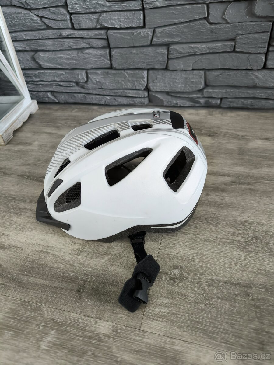 Cyklistická přilba