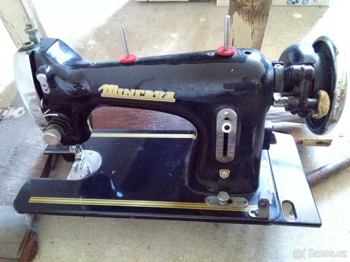 Prodám šicí stroj Minerva, na náhradní díly.
