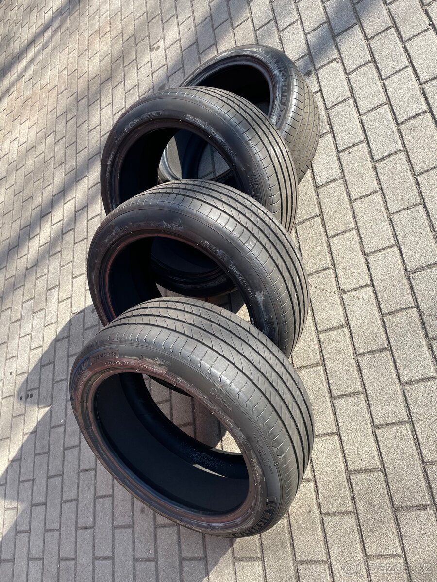 Prodám-Letní pneu 4ks 235-45-18-98V Michelin E-primacy
