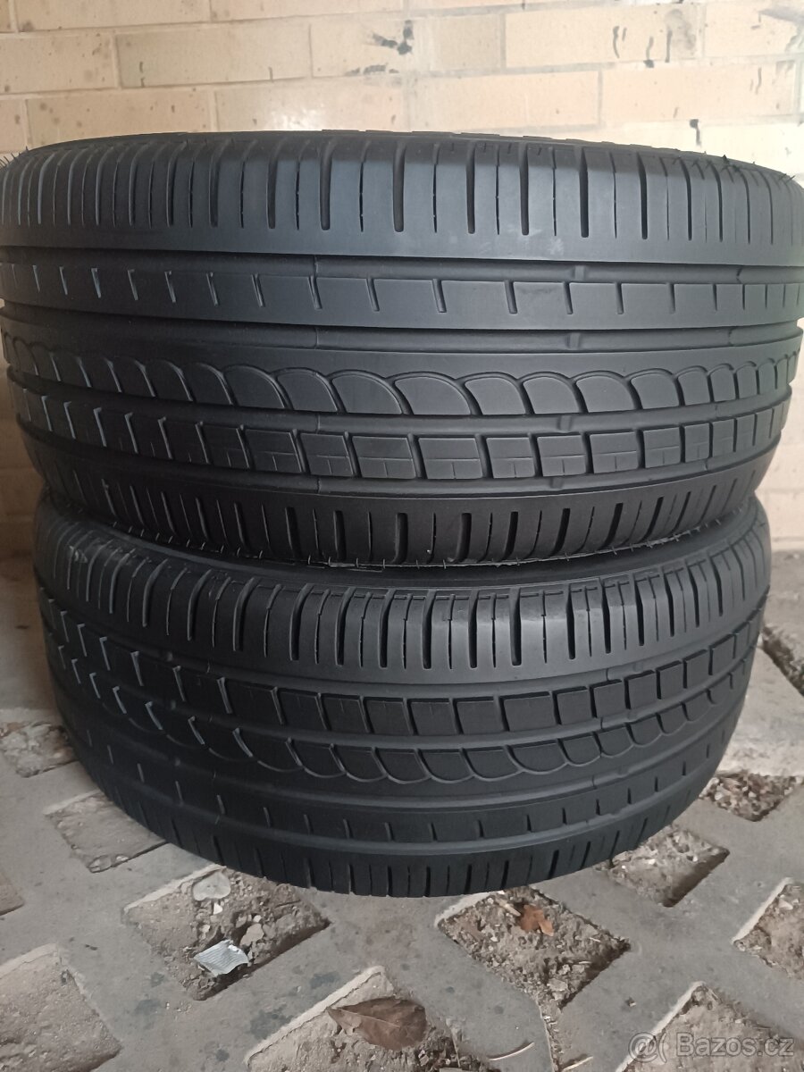 Letní pneu 235/45/17 Pirelli P Zero Rosso