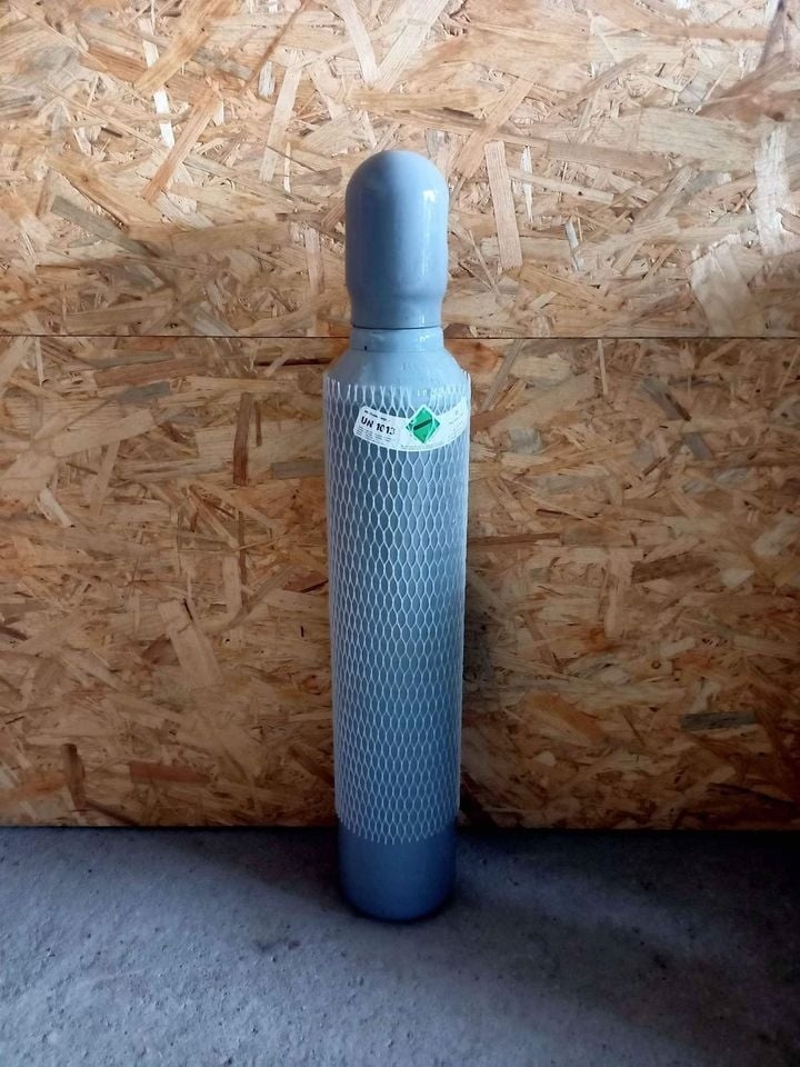 Plnění tlakové lahve CO2 (oxid uhličitý)
