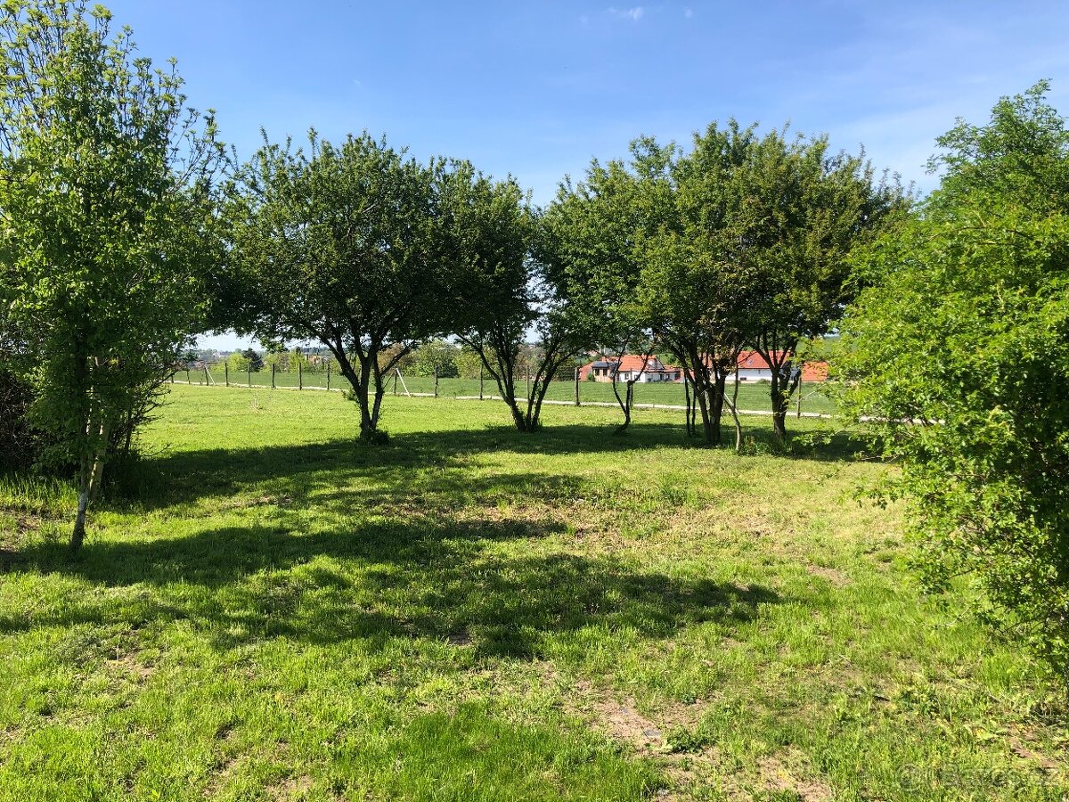 Pronájem zahrady ve Zdibech – 500 m², krásné prostředí