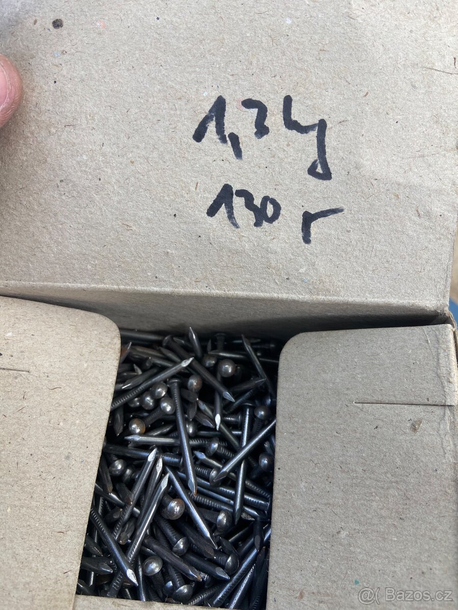 Spojovaci material, vruty, hrebiky