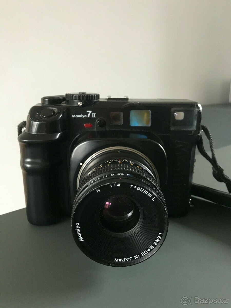 Mamiya 7 ii (černý) s objektivem 80 mm f/4 + popruh