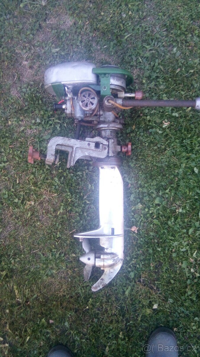 Lodní motor