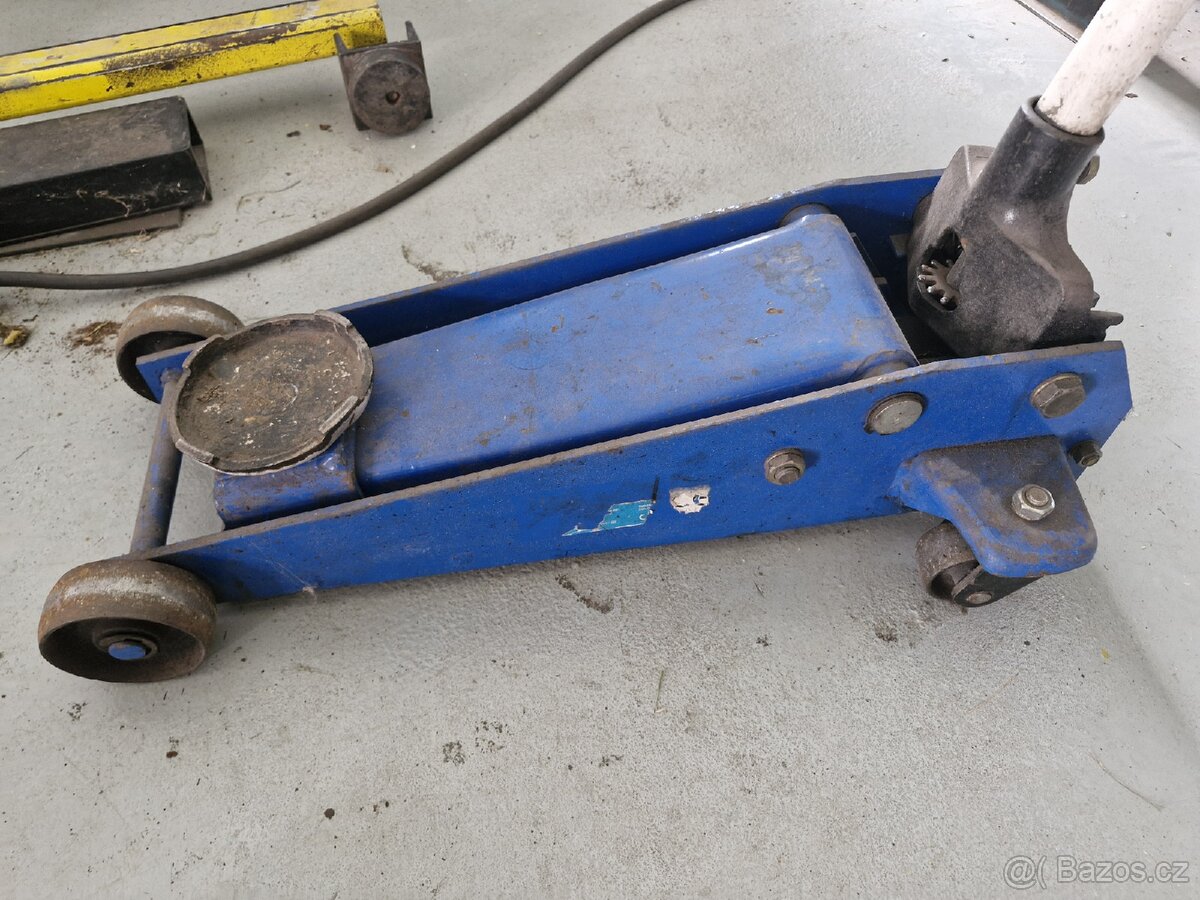 Hydraulický zvedák 3T