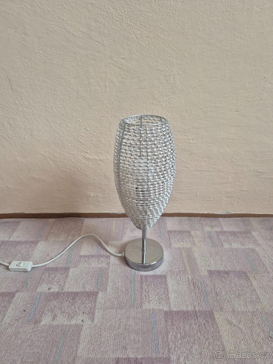 Stříbrná stolní lampu - spirály