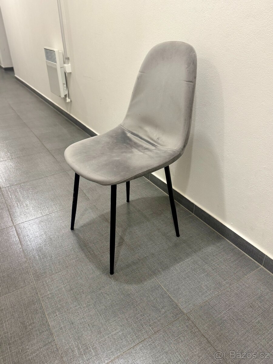 Šedé semišové jídelní židle