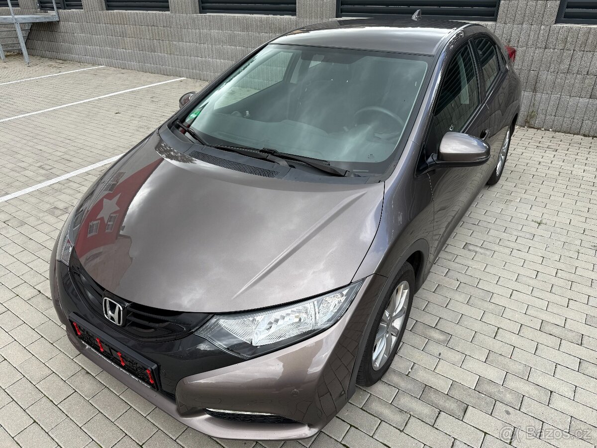 Honda Civic 1.8 i-VTEC 104 kW, jen 115.886 km, rok 2012
