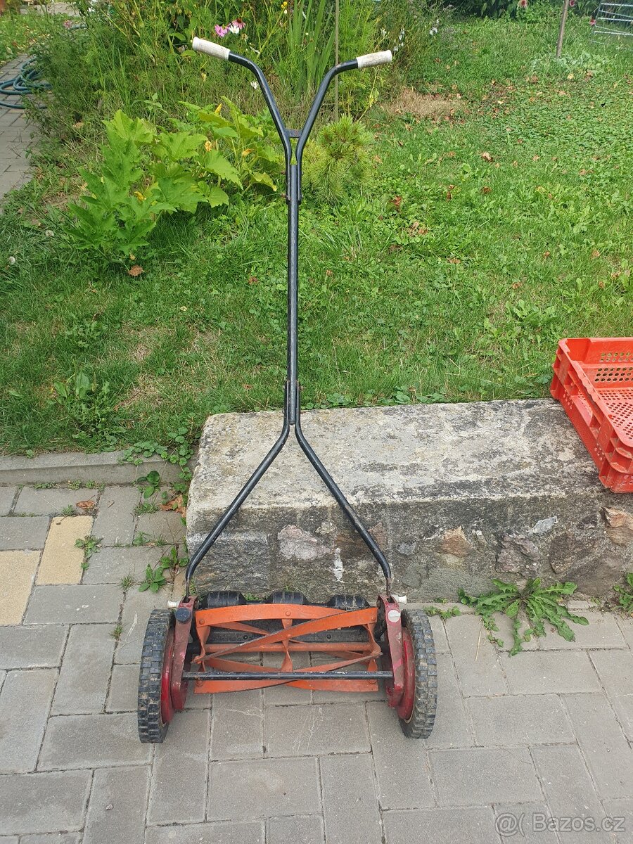 Ruční / sekačka / tráva / RST 450