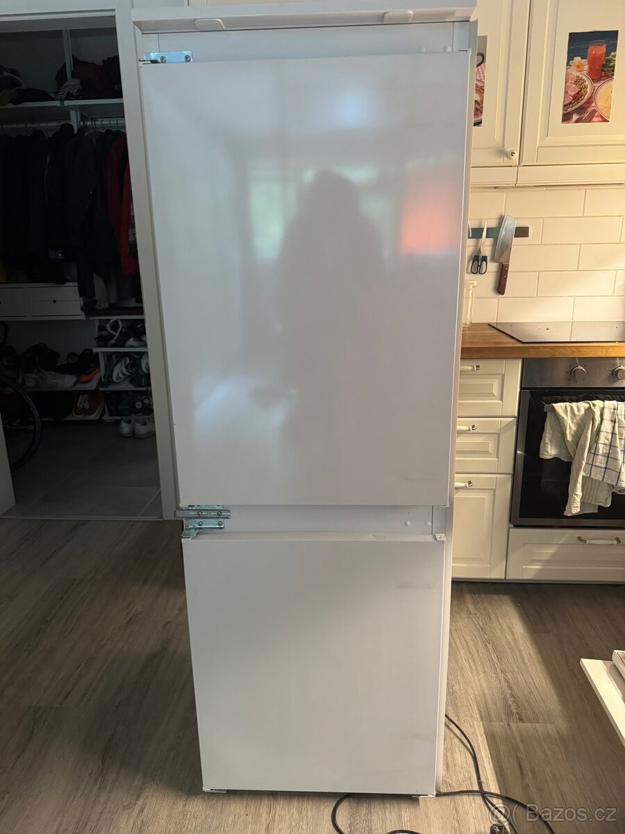 Vestavěná lednice s mrazákem IKEA Råkall z roku 2019