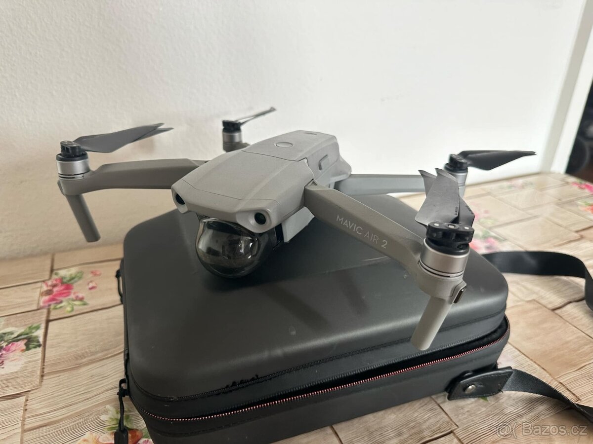 Dron DJI Mavic Air 2 Fly More Combo