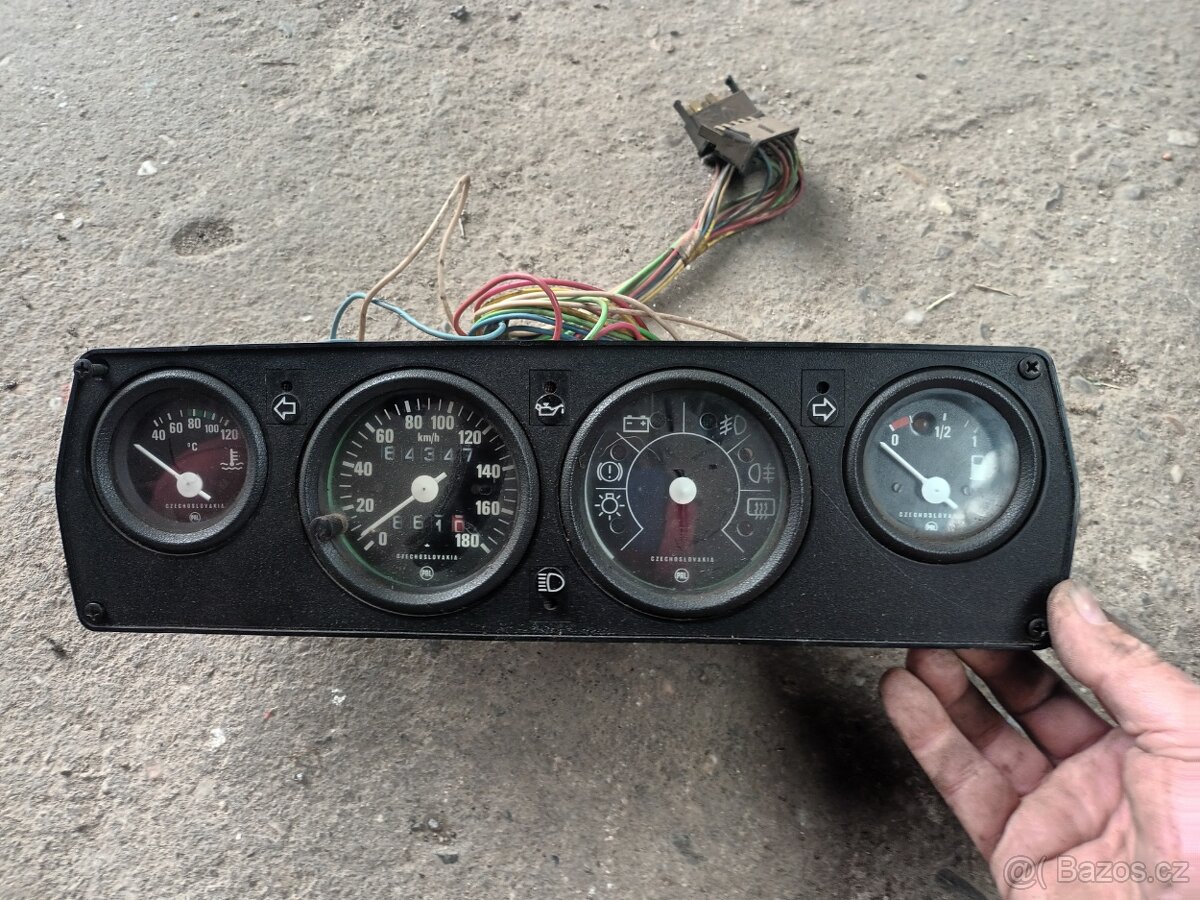 Přístrojový panel Š105, 120 , 130