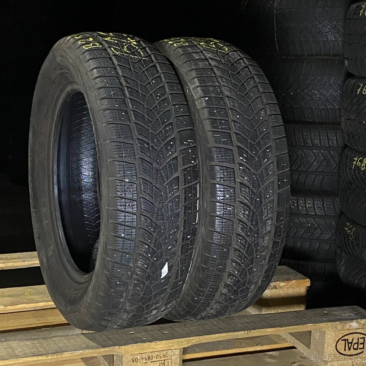 Zimní pneu 215/65 R17 99V Goodyear 7,5mm