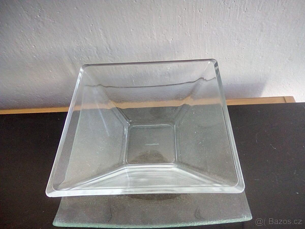 Skleněná miska ...