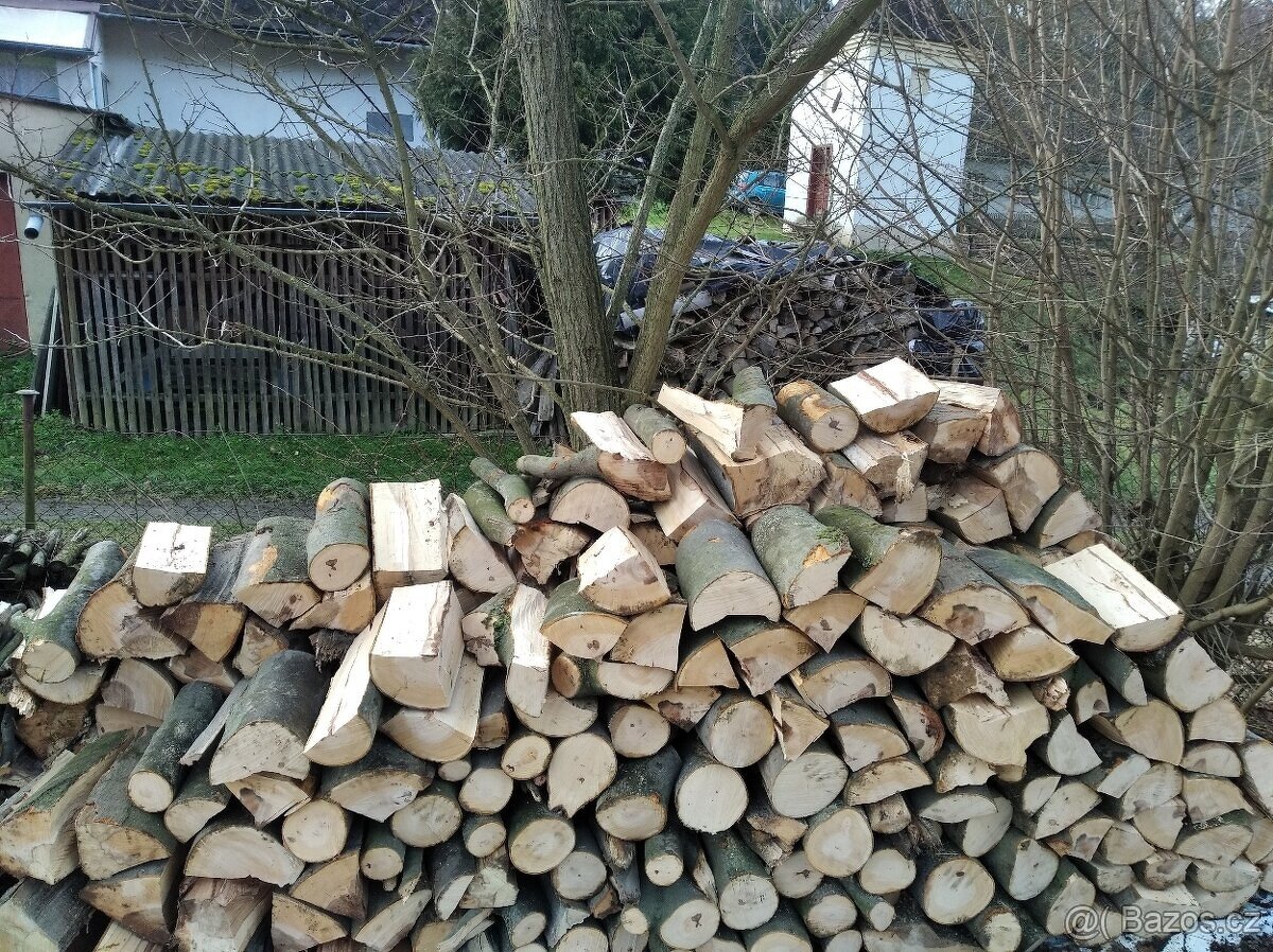 Suché palivové dřevo měkké i tvrdé na topení