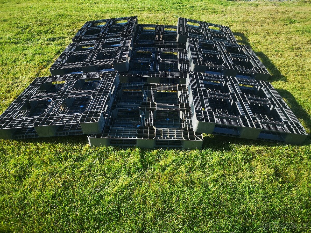 Palety plast 110x110