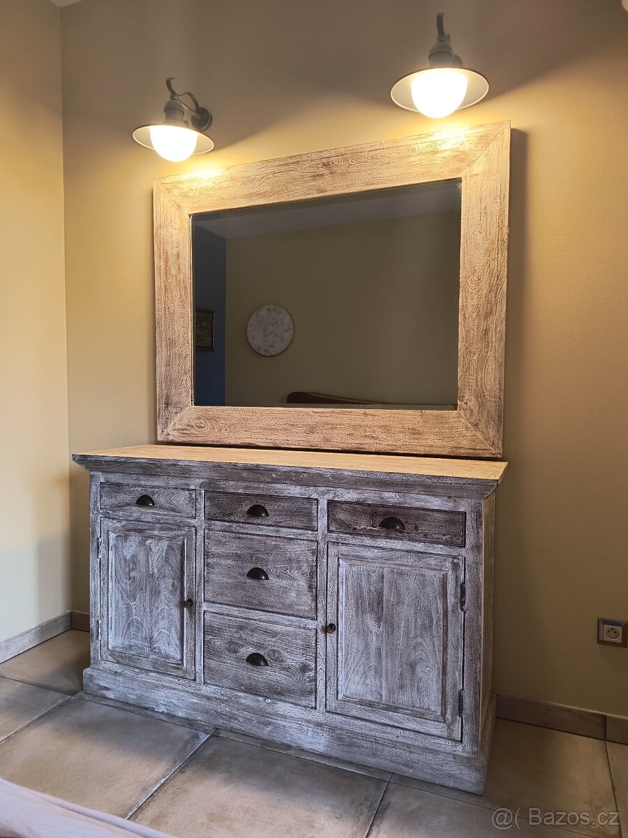 Masivní komoda a zrcadlo z mangového dřeva