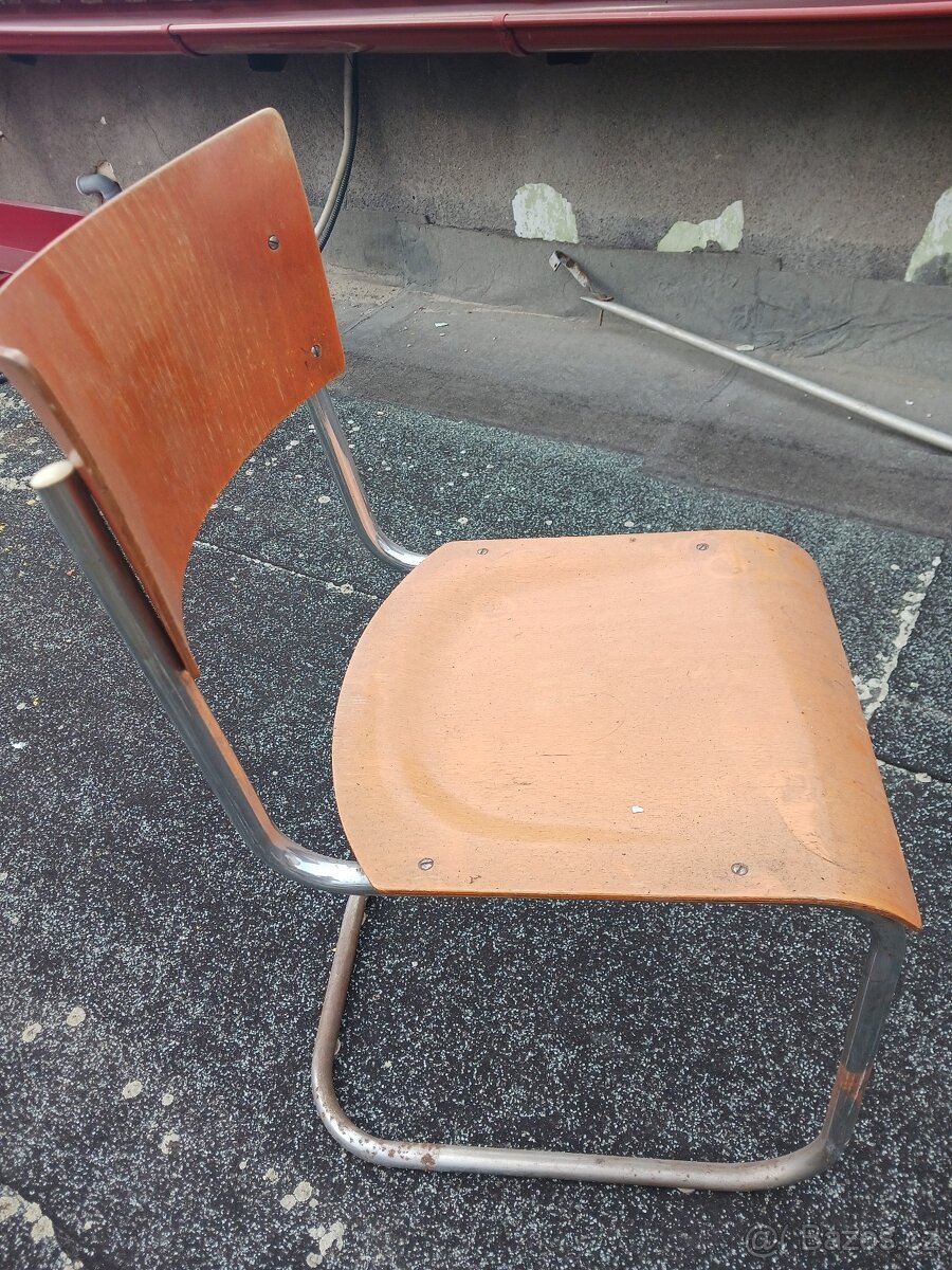 Funkcionalisticka židle