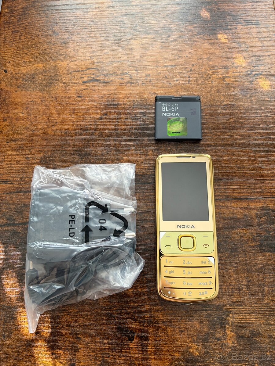 Nokia 6700 Classic – zlatá - stav 10/10